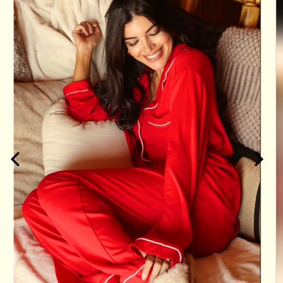 ❤️ NWT CHLOE KRISTYN Satin Luxe Lounge Set Red - SIZE large
Chloe Kristyn - Picture 1 of 10